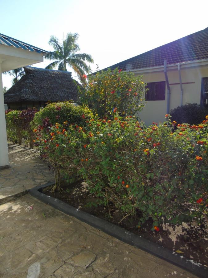 Idc Guest House Bagamoyo Bagian luar foto